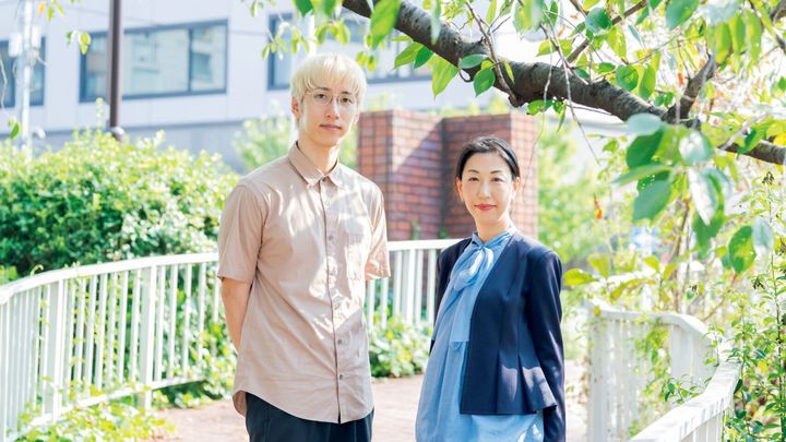 朝井リョウと田中東子のポートレート