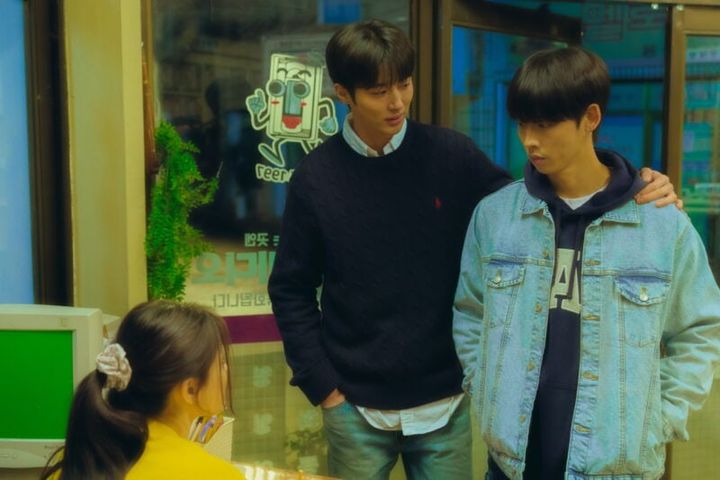 親友の意中の人の情報を聞き出すために、男友達に接近するが……。Netflix映画『20世紀のキミ』独占配信中