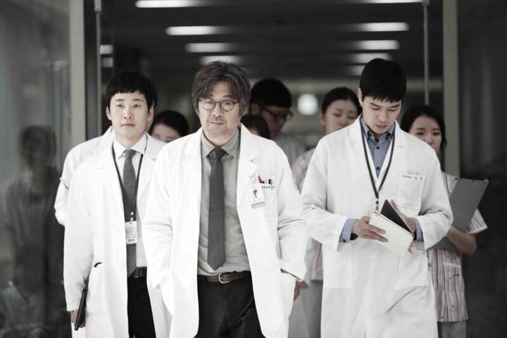 亡くなった最愛の恋人に会いたい、その想いは叶えられるのでしょうか。『あなた、そこにいてくれますか』© 2018 LOTTE ENTERTAINMENT All Rights Reserved.