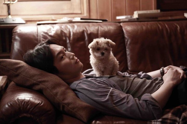 1985年の主人公を演じるピョン・ヨハン。『あなた、そこにいてくれますか』© 2018 LOTTE ENTERTAINMENT All Rights Reserved.