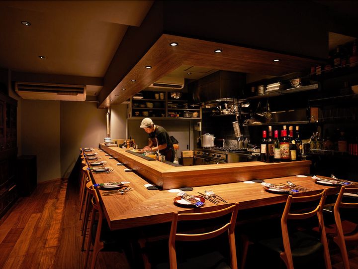 御成門『イジョコタス』の内観