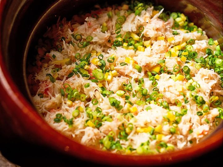 新宿御苑前『食堂わた』の「香箱ガニ 土鍋ご飯」