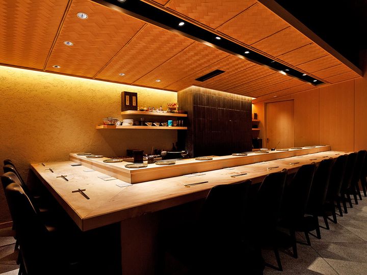 赤坂見附『鮨 若尊』の内観