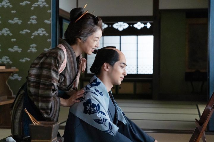 大河ドラマ『べらぼう～蔦重栄華乃夢噺～』第41回「歌麿筆美人大首絵」より （C）NHK width=