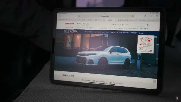 女子ソロキャンプの「薪割り問題」を解決！簡単に割ることができるコツを紹介！