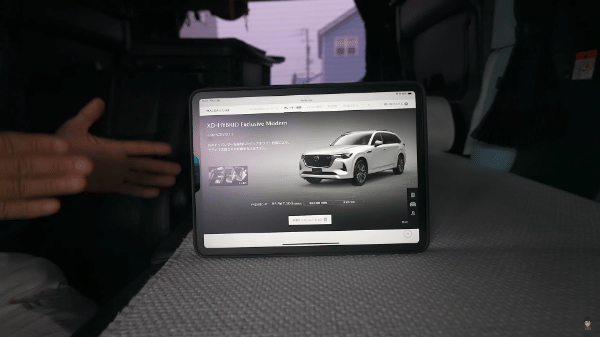 女子ソロキャンプの「薪割り問題」を解決！簡単に割ることができるコツを紹介！