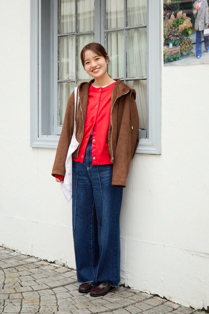 気分も色づく鮮やかな「赤」に釘付け！主役色を引き立てる秋のバランスコーデ【ファッジウィークエンド ファッションスナップ】