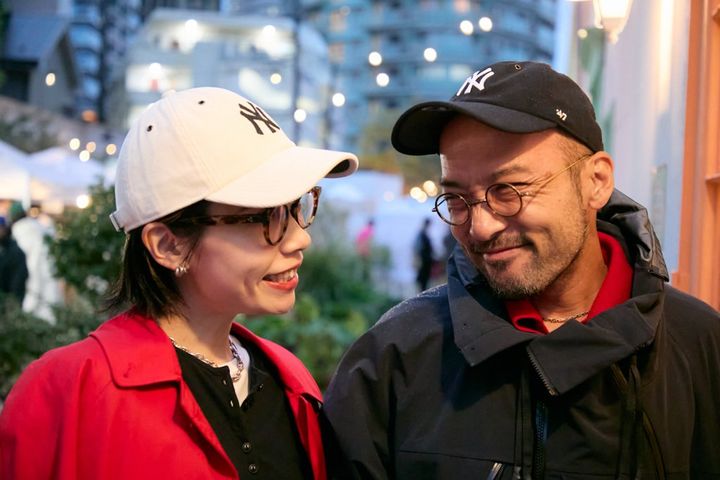 気分も色づく鮮やかな「赤」に釘付け！主役色を引き立てる秋のバランスコーデ【ファッジウィークエンド ファッションスナップ】