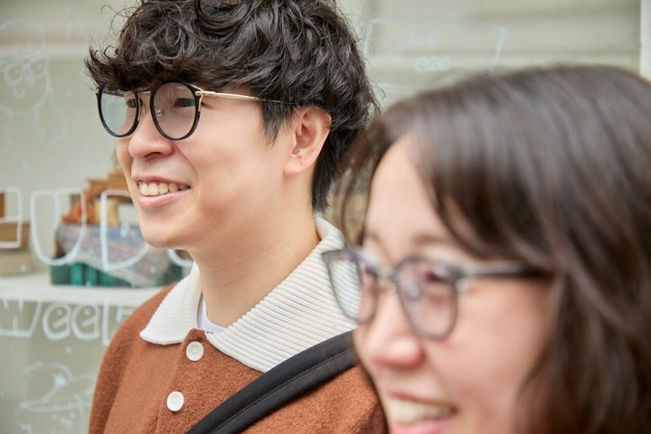 気分も色づく鮮やかな「赤」に釘付け！主役色を引き立てる秋のバランスコーデ【ファッジウィークエンド ファッションスナップ】