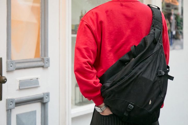 気分も色づく鮮やかな「赤」に釘付け！主役色を引き立てる秋のバランスコーデ【ファッジウィークエンド ファッションスナップ】