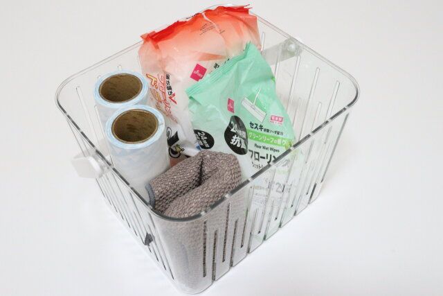 ダイソーのハンドル付バスケットはすっきり収納できる