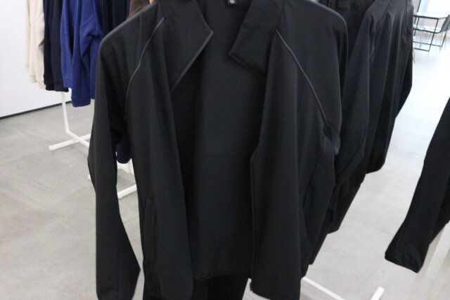 ユニクロのウルトラストレッチアクティブジャケット2