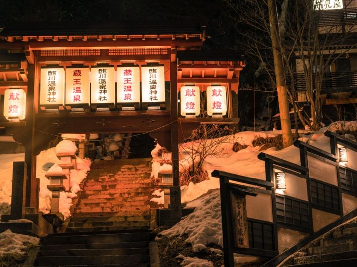 All About ニュース編集部が全国250人を対象に実施した「夜景が美しい温泉地に関するアンケート」の調査結果から、「夜景が美しいと思う山形県の温泉地」ランキングを発表！ 2位「蔵王温泉」を抑えた1位は？