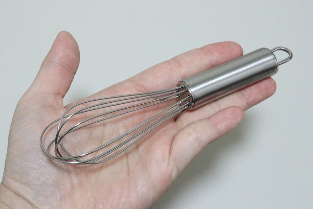 ダイソー ミニ泡立て器 サイズ感