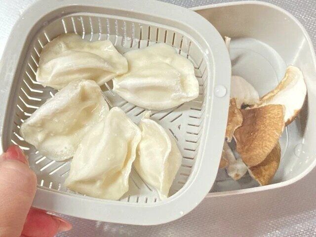 ダイソー 電子レンジ蒸し器、3点セット（スクエア型、13cm×13cm×5.5cm）