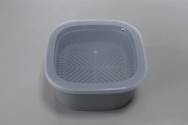 ダイソー 電子レンジ蒸し器、3点セット（スクエア型、13cm×13cm×5.5cm） パッケージ