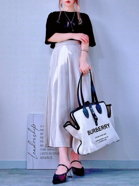 オフィスにも◎きちんと感のあるモノトーンコーデ