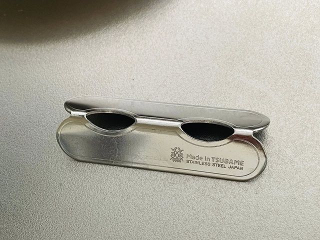 ダイソー「カトラリーレスト（オーバル）」燕製