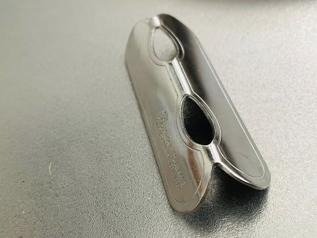 ダイソー「カトラリーレスト（オーバル）」カトラリーが置きやすいウェーブ付き