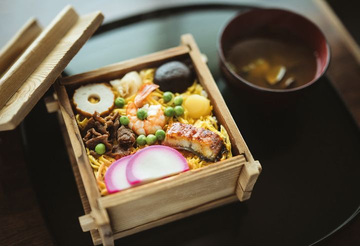 浪花寿司の蒸し寿司しじみ汁つき