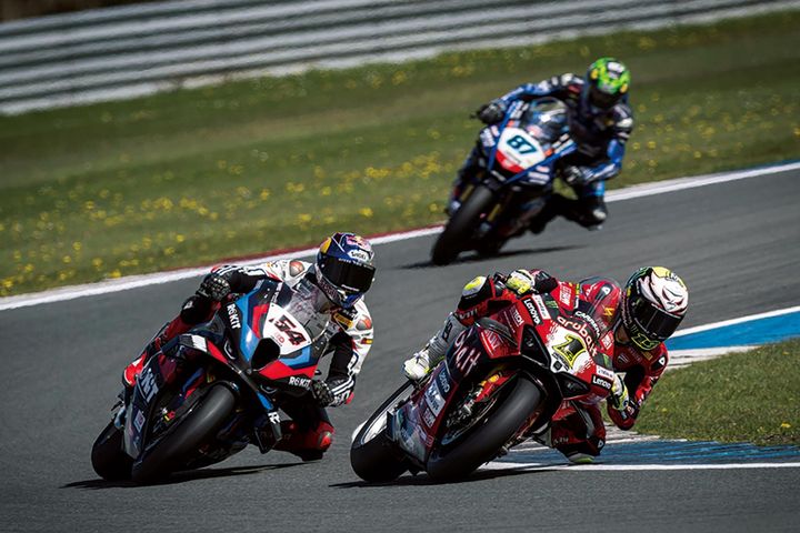 【バイクを縦方向に操るライテク】曲がれる車体のメカニズム