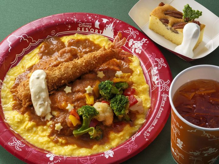 オムライスとエビフライ、エビトマトクリームソース ピーカンナッツのケーキ ソフトドリンクのチョイス