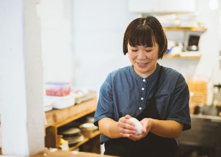 富士見駅すぐの商店街にある喫茶＆工藝のお店