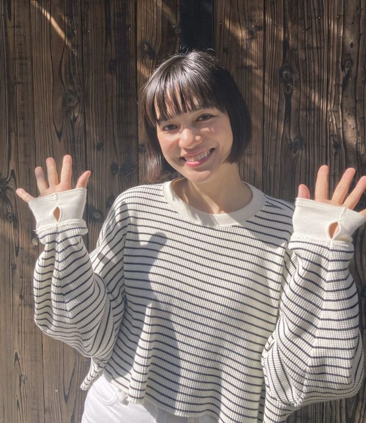 フリーアナウンサー・滝川クリステルさん（48）のモノマネでおなじみのお笑いタレントが、今旬の「あの方」のモノマネを披露し、SNS上で批判の声が上がっています。