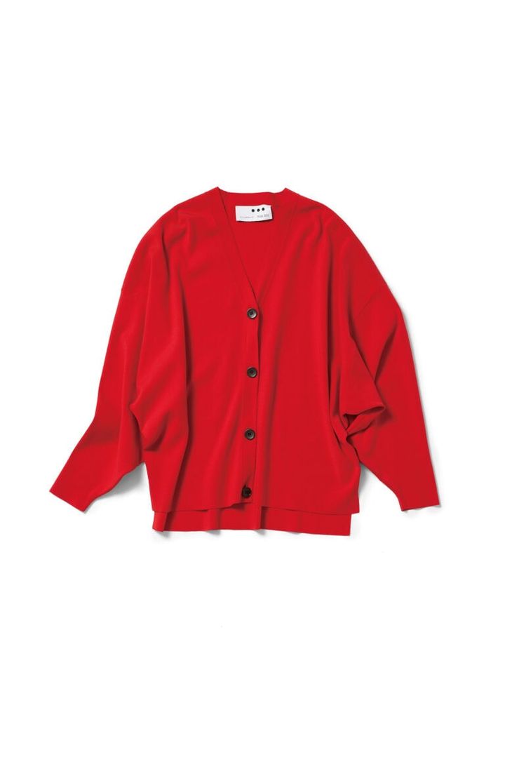 カーディガン¥34,100／スリードッツ（スリードッツ表参道店）