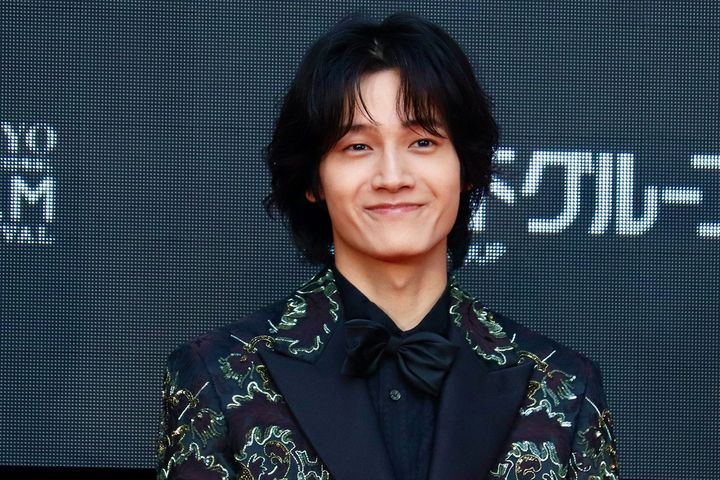「第38回東京国際映画祭」オープニングレッドカーペットに登場した佐野晶哉 クランクイン！ width=
