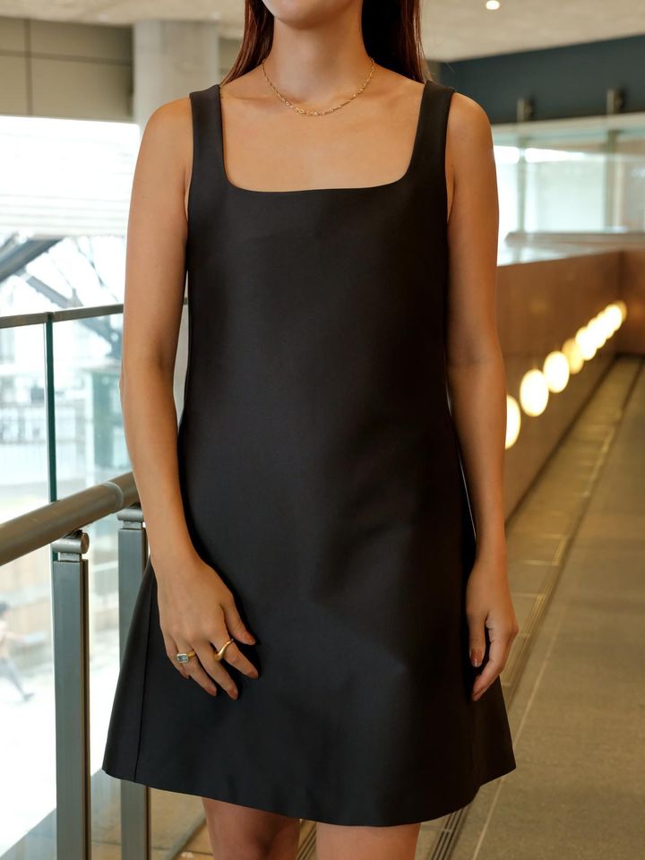 画像: ブランドのシグネチャーワンピ