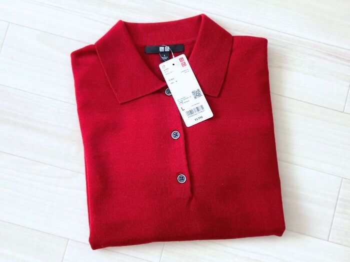 【ユニクロ】新色レッドが可愛すぎ！「メリノポロセーター」で40代にも似合う上品レトロコーデが完成♡