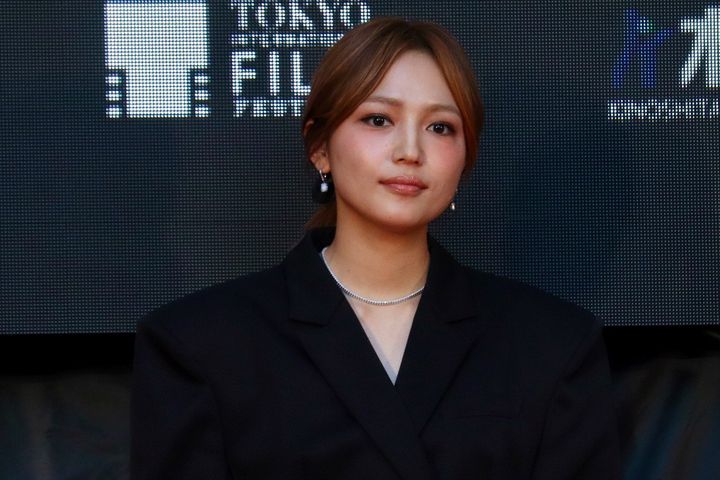 「第38回東京国際映画祭」オープニングレッドカーペットに登場した川口春奈 クランクイン！ width=