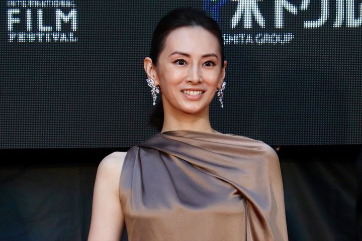 「第38回東京国際映画祭」オープニングレッドカーペットに登場した北川景子 クランクイン！ width=