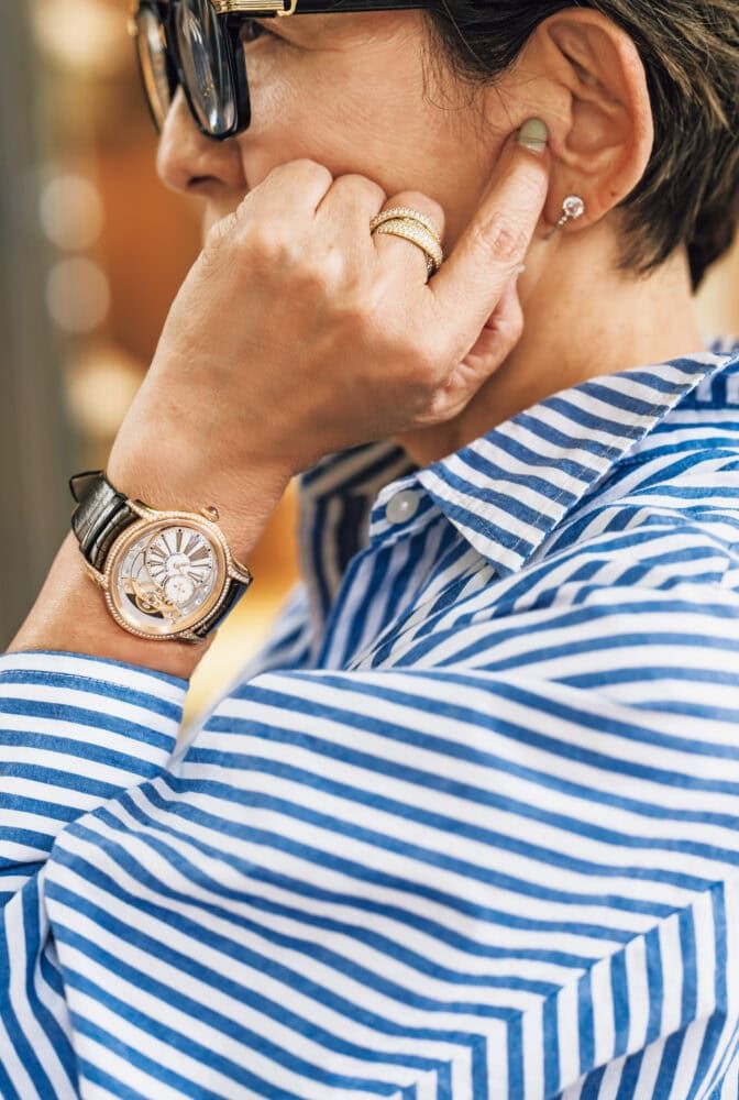 時計は「オーデマピゲ」、リングは「カルティエ」