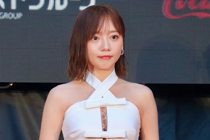 「第38回東京国際映画祭」オープニングレッドカーペットに登場した齊藤京子 クランクイン！ width=