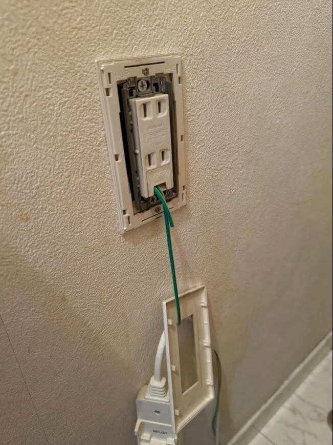 既存の化粧板を外します