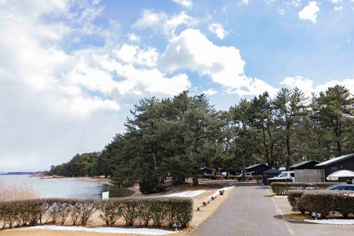 キャンプで大活躍！上級キャンパーが推す秋冬の暖かいサンダルおすすめ5選