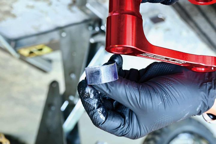 【ZEAT RACING アジャスタブルリンク】純正との交換でシート高を簡単に調整できる【編集スタッフが本気で試す！みんなのテスト】