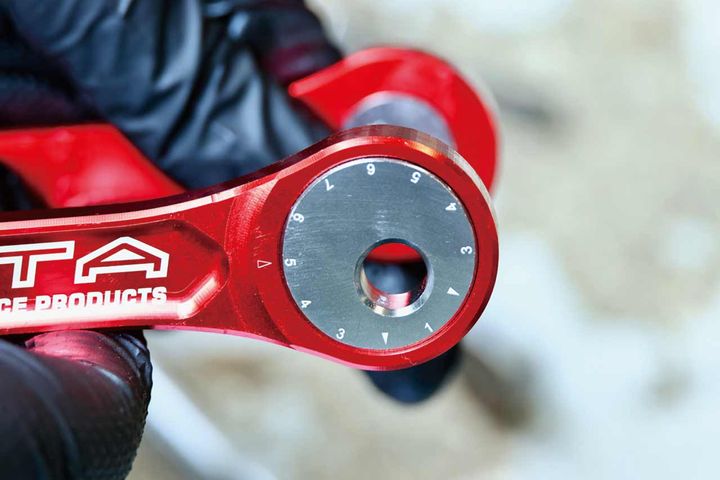 【ZEAT RACING アジャスタブルリンク】純正との交換でシート高を簡単に調整できる【編集スタッフが本気で試す！みんなのテスト】