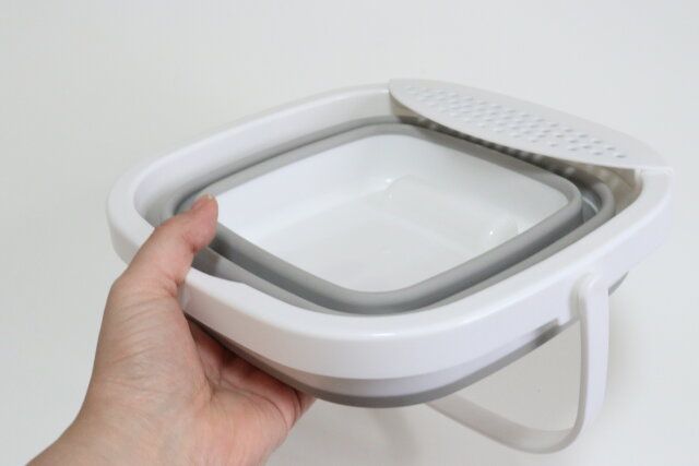 ダイソーの折りたたみバケツ（5L、水切り付）3