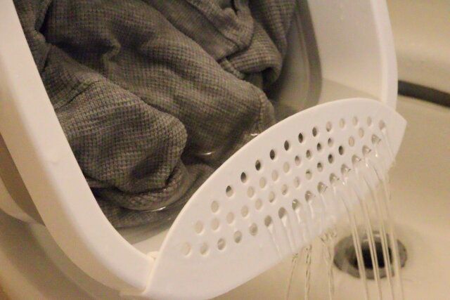 ダイソーの折りたたみバケツ（5L、水切り付）7