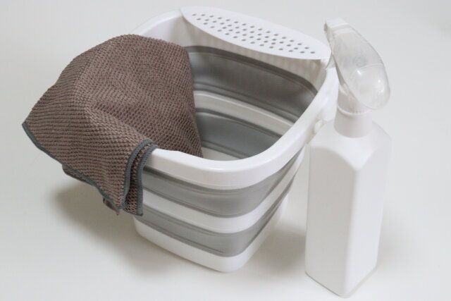 ダイソーの折りたたみバケツ（5L、水切り付）5