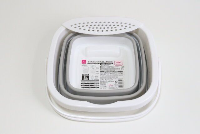 ダイソーの折りたたみバケツ（5L、水切り付）1