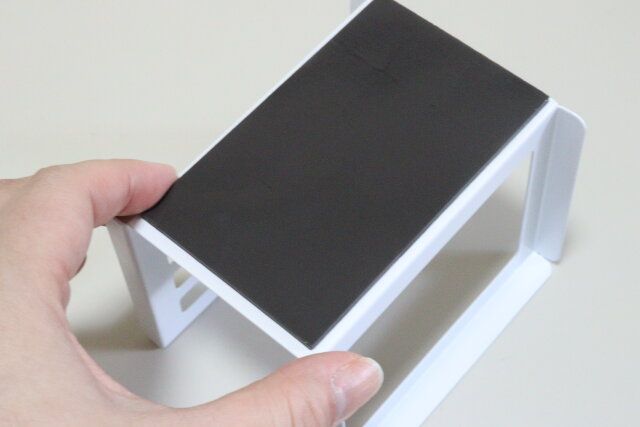 スタンダードプロダクツのマグネット浴室セットホルダーの背面