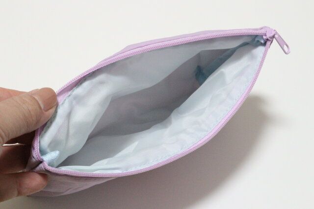 ダイソーの隠れファンが多いポーチ（ヤングオイスター）