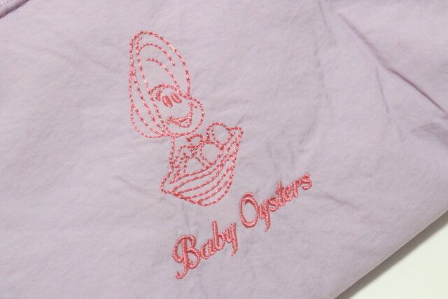 ダイソーの刺繡が入ったポーチ（ヤングオイスター）