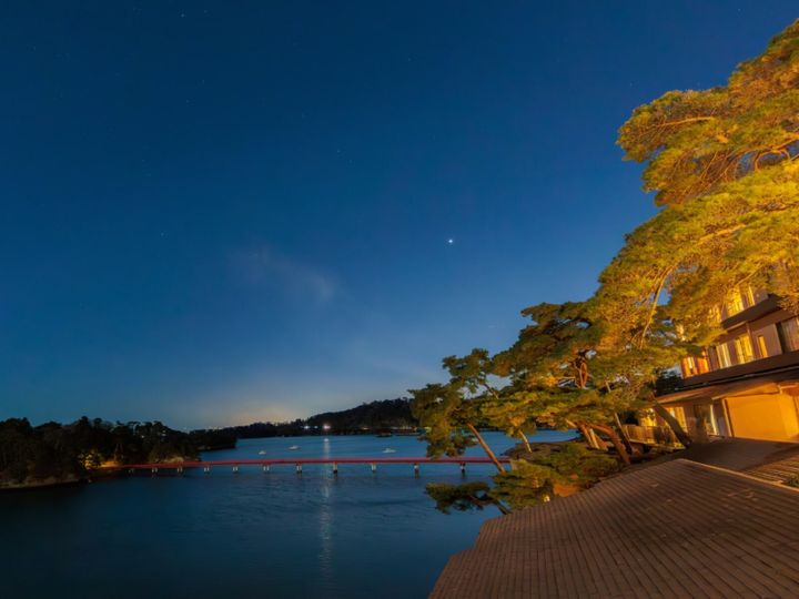 All About ニュース編集部が全国250人を対象に実施した「夜景が美しい温泉地に関するアンケート」の調査結果から、「夜景が美しいと思う宮城県の温泉地」ランキングを発表！ 2位「松島温泉」を抑えた1位は？
