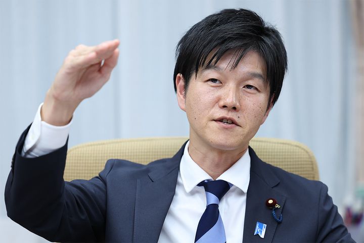 鈴木憲和農林水産相（2025年10月23日、時事）