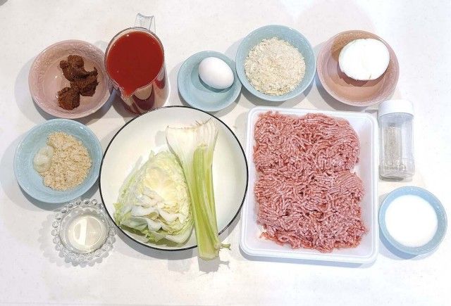 煮込みハンバーグ